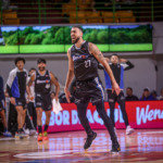 Vaqueros sacan victoria en Mayagüez, en emocionante final