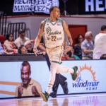 Santeros defienden su casa en cerrado final