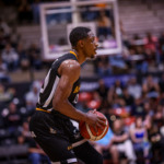 Capitanes derrotan a los Santeros y ponchan pase a playoffs
