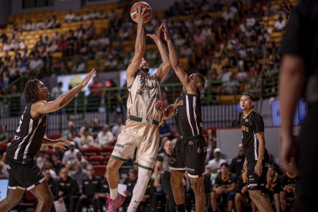 Josué Erazo le da la victoria a Mayagüez en el último segundo Josué Erazo le da la victoria a Mayagüez en el último segundo
