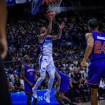 Vaqueros ganan el primero en casa